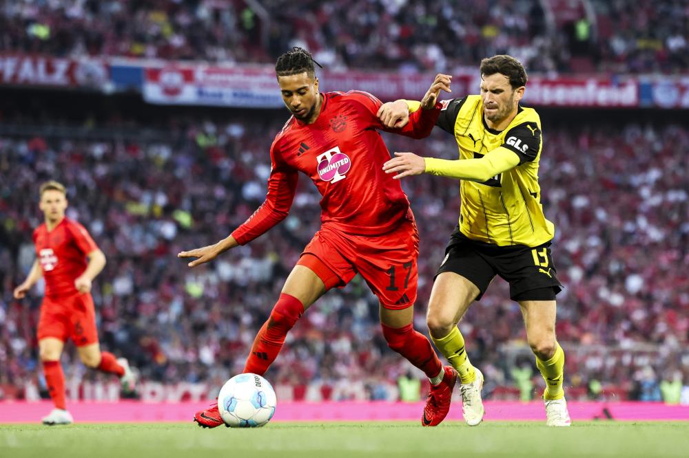 乒乓球在中 乒乓球在中